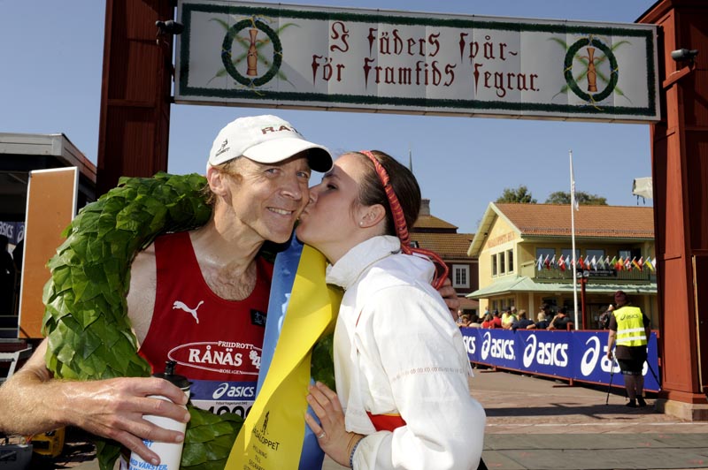 150822 Mora Ultravasan 45 km Fritiof Fagerlund och kranskullan Viktoria Stärner Foto Nisse Schmidt